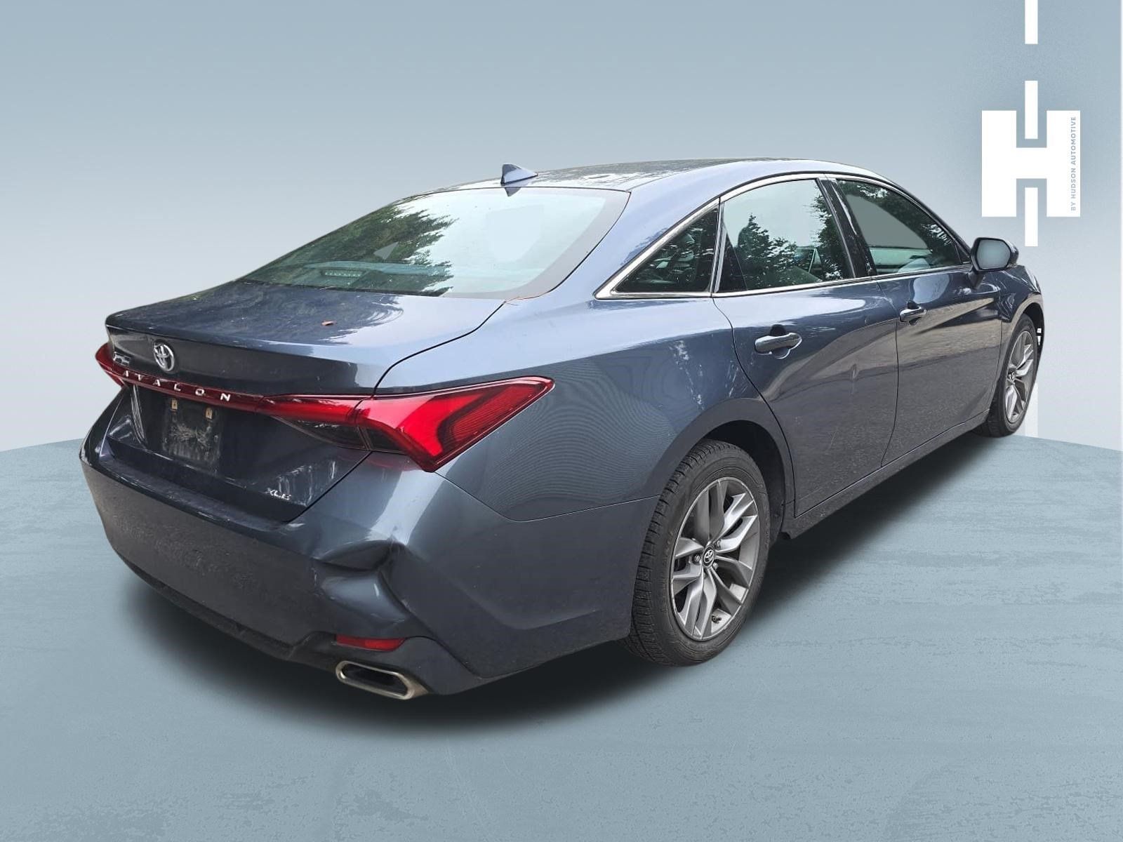 Used 2019 Toyota Avalon XLE w/ Moonroof Package FWD image 4