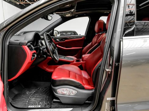 Used 2015 Porsche Macan Turbo AWD/4WD image 4
