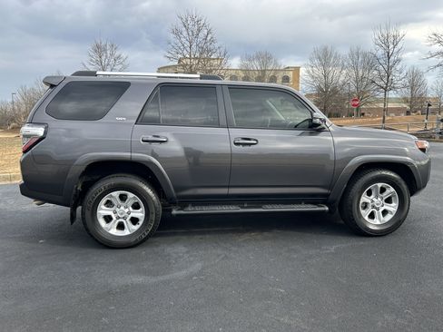 Used 2022 Toyota 4Runner SR5 Premium image 10