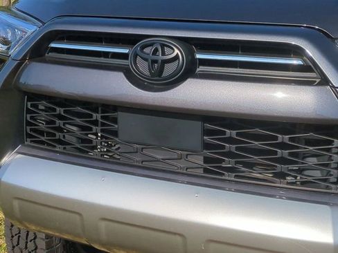 Used 2022 Toyota 4Runner TRD Off-Road AWD/4WD image 36