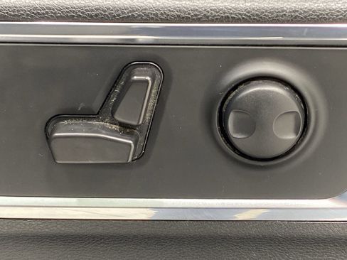 Used 2025 RAM 1500 Laramie AWD/4WD image 12
