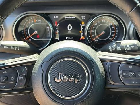 Used 2022 Jeep Wrangler Unlimited Sport w/ Sun And Sound Package AWD/4WD image 10