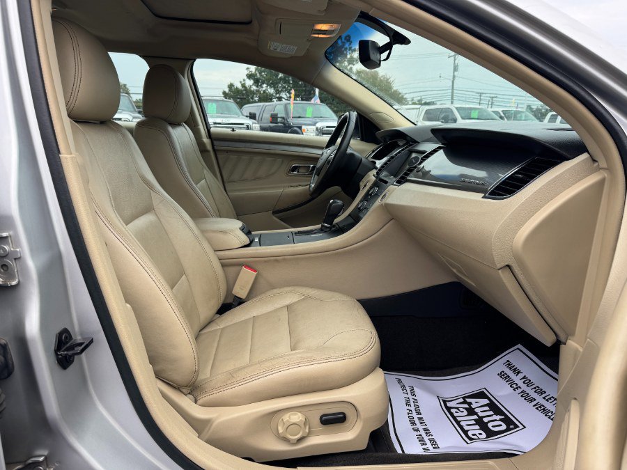 Used 2015 Ford Taurus SEL w/ Equipment Group 201A AWD/4WD image 18
