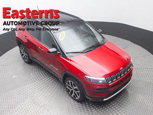 Used 2025 Jeep Compass Limited w/ Elite Group AWD/4WD image 3