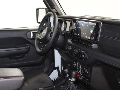 Used 2024 Jeep Wrangler Unlimited Rubicon 4xe AWD/4WD image 32