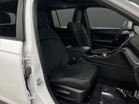 Used 2024 Jeep Grand Cherokee Laredo X w/ Luxury Tech Group I image 30