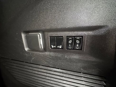 Used 2023 Chevrolet Tahoe Z71 w/ Luxury Package image 20