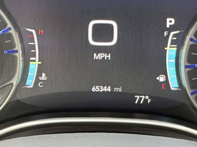 Used 2023 Chrysler Pacifica Touring-L FWD image 28