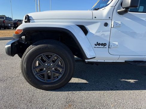 Used 2024 Jeep Gladiator Sport image 27