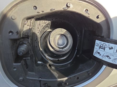 Used 2021 Nissan Rogue SV image 39