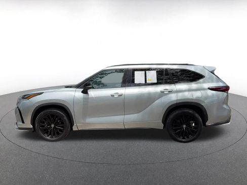 Used 2024 Toyota Highlander XSE AWD/4WD image 9