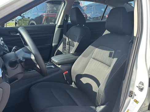 Used 2025 Nissan Altima 2.5 SV FWD image 12