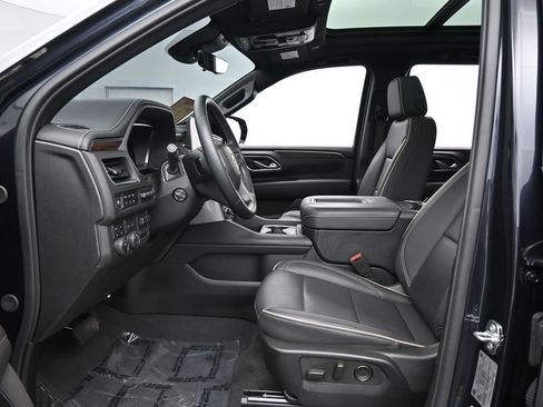 Used 2024 Chevrolet Tahoe Premier w/ Premium Package image 11