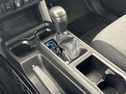 Used 2020 Toyota Tacoma TRD Off-Road w/ Technology Package AWD/4WD image 25