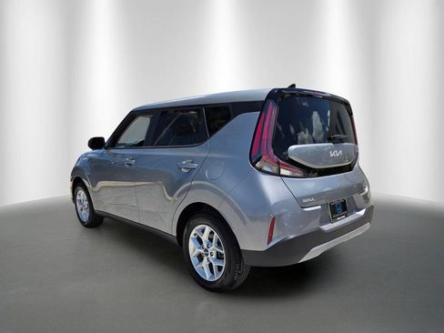 Used 2025 Kia Soul LX FWD image 5