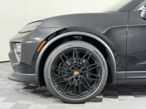 Certified 2026 Porsche Macan Electric RWD image 12
