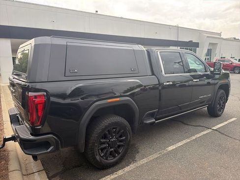 Used 2023 GMC Sierra 2500 Denali w/ Denali Black Diamond Edition AWD/4WD image 5