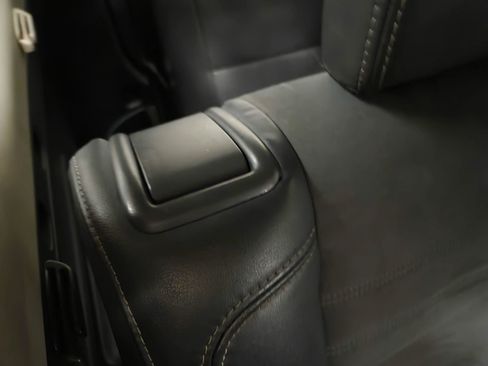 Used 2019 Mitsubishi Outlander SE image 37