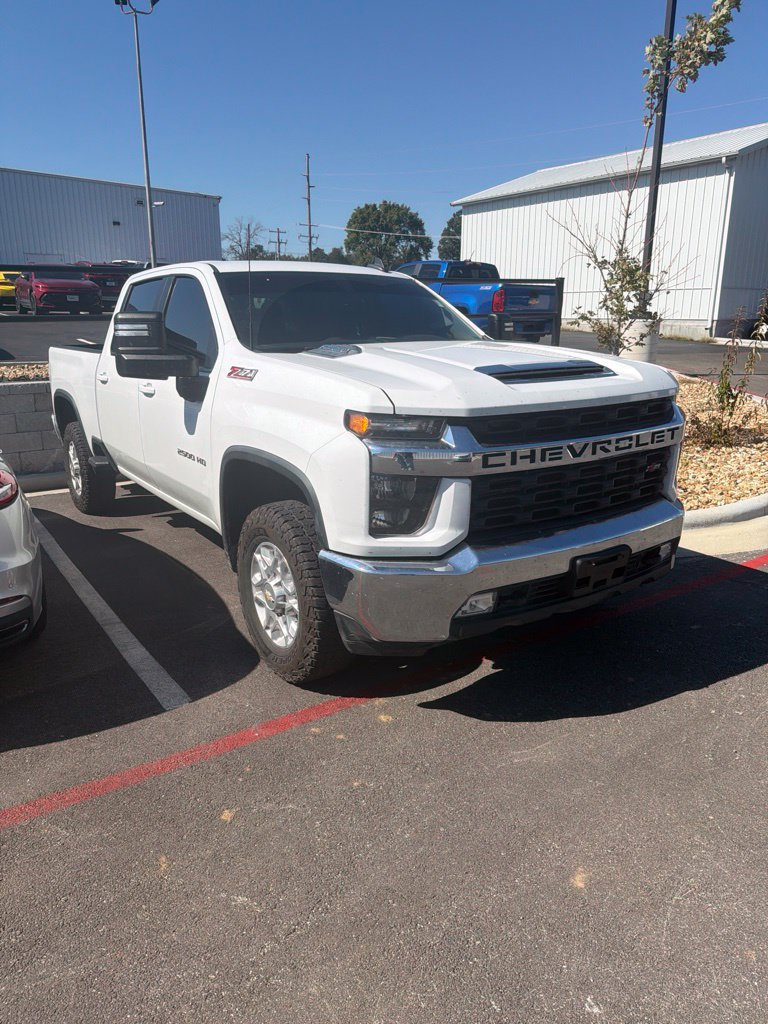 Used 2022 Chevrolet Silverado 2500 LT w/ Convenience Package AWD/4WD image 2