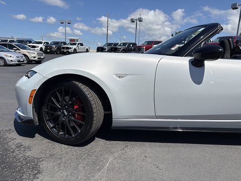 Used 2016 MAZDA MX-5 Miata Club w/ Brembo/BBS Package RWD image 10