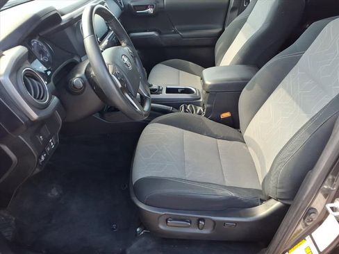 Certified 2023 Toyota Tacoma TRD Off-Road AWD/4WD image 12