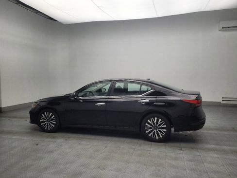 Used 2024 Nissan Altima 2.5 SV image 3