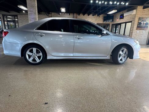 Used 2012 Toyota Camry SE FWD image 8