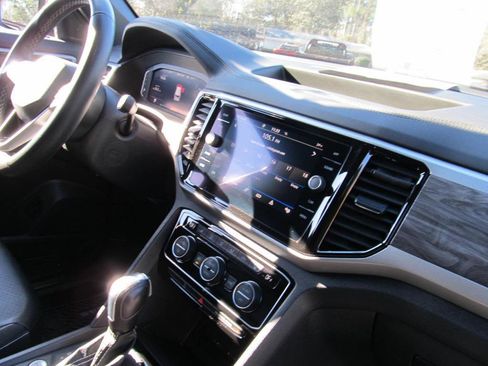 Used 2022 Volkswagen Atlas Cross Sport SE image 42