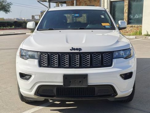 Certified 2017 Jeep Grand Cherokee Altitude image 8