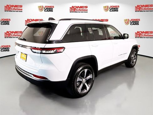 Used 2022 Jeep Grand Cherokee Limited 4xe image 18