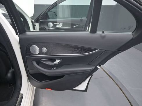 Used 2018 Mercedes-Benz E 300 4MATIC image 16