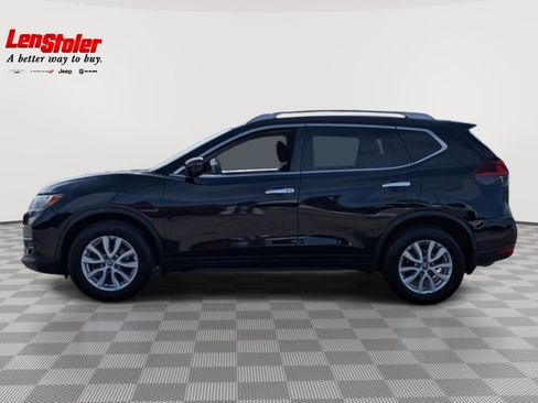 Used 2018 Nissan Rogue SV image 2