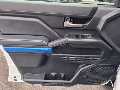 Used 2024 Toyota Tacoma TRD Sport w/ TRD Sport Upgrade Package image 17