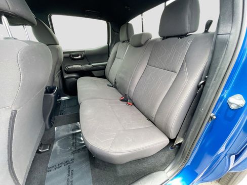 Used 2017 Toyota Tacoma TRD Sport w/ Tow Package RWD image 15