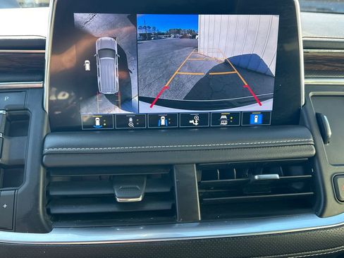 Used 2021 Chevrolet Suburban Premier w/ Premium Package image 31