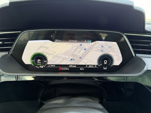 Used 2022 Audi e-tron Premium w/ Convenience Plus Package image 21