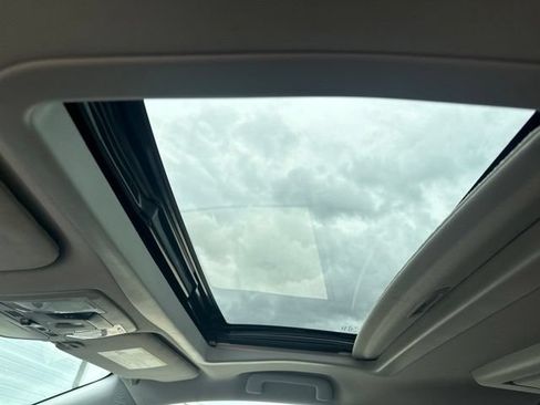 Used 2018 Toyota Sienna XLE Premium FWD image 2