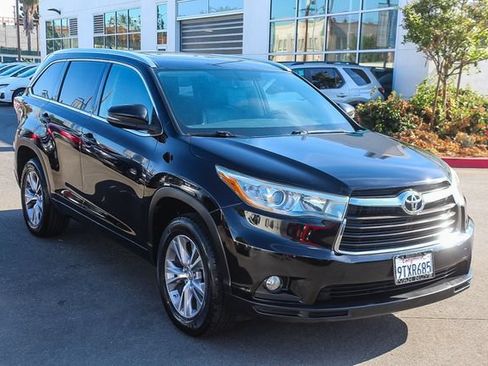 Used 2015 Toyota Highlander XLE FWD image 3