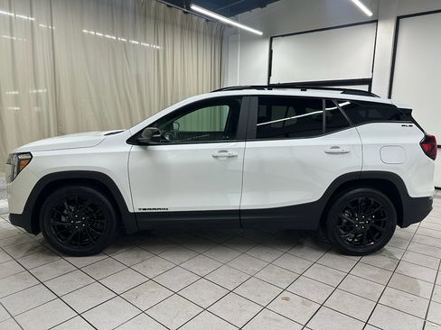 Certified 2023 GMC Terrain SLE w/ Driver Convenience Package image 10