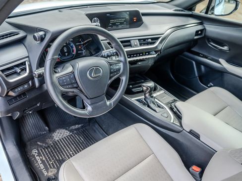 Used 2019 Lexus UX 200 FWD image 14