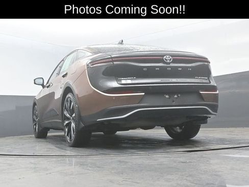 Used 2023 Toyota Crown Platinum AWD/4WD image 10
