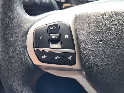 Used 2023 Ford Explorer XLT w/ Equipment Group 202A AWD/4WD image 27