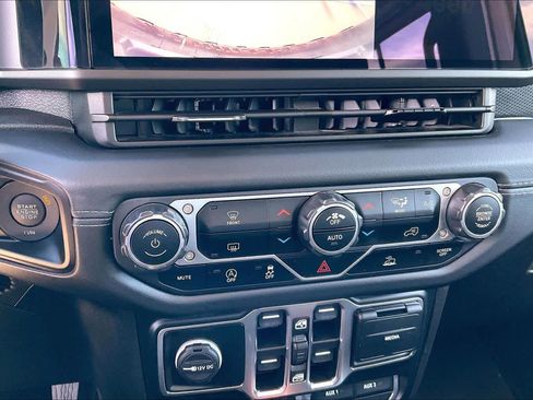 Used 2024 Jeep Wrangler Unlimited Rubicon image 30