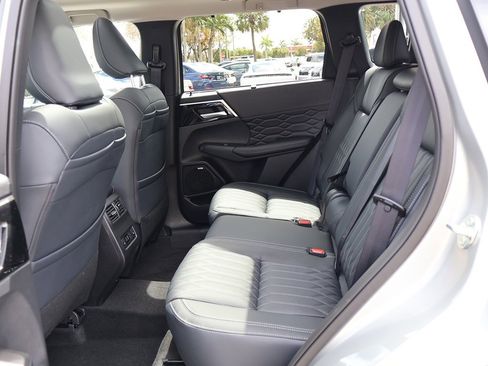 New 2026 Mitsubishi Outlander SEL image 36