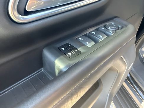 Used 2021 GMC Yukon SLT w/ SLT Premium Package AWD/4WD image 11