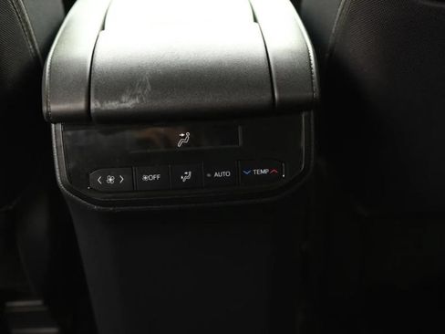 Used 2020 Toyota Highlander L AWD/4WD image 35