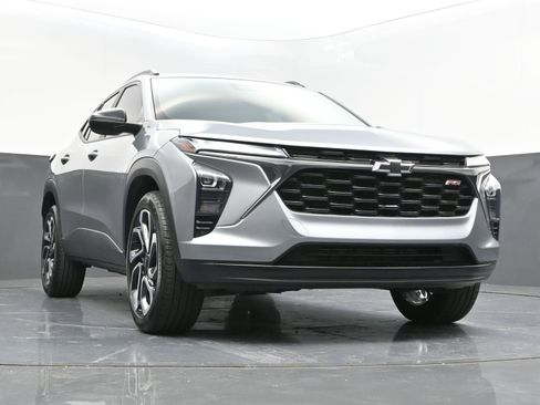 Used 2025 Chevrolet Trax RS w/ Driver Confidence Package image 33