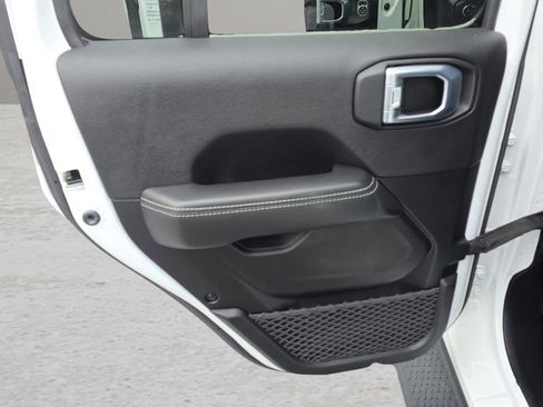 Used 2022 Jeep Wrangler Unlimited Sahara w/ Cold Weather Group image 14