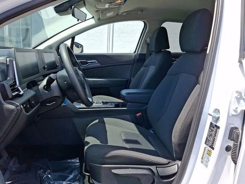 Used 2025 Kia Sportage LX FWD image 13