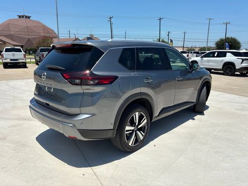 Used 2026 Nissan Rogue SL FWD image 7